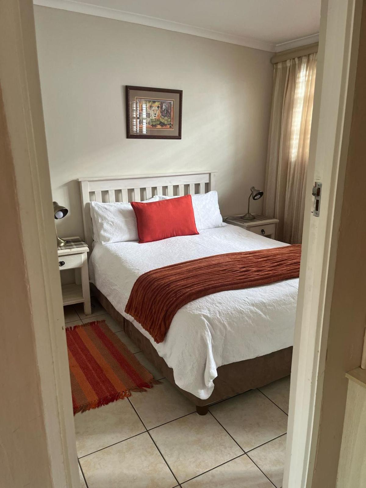At Sta-Plus Guest House Puerto Elizabeth Exterior foto